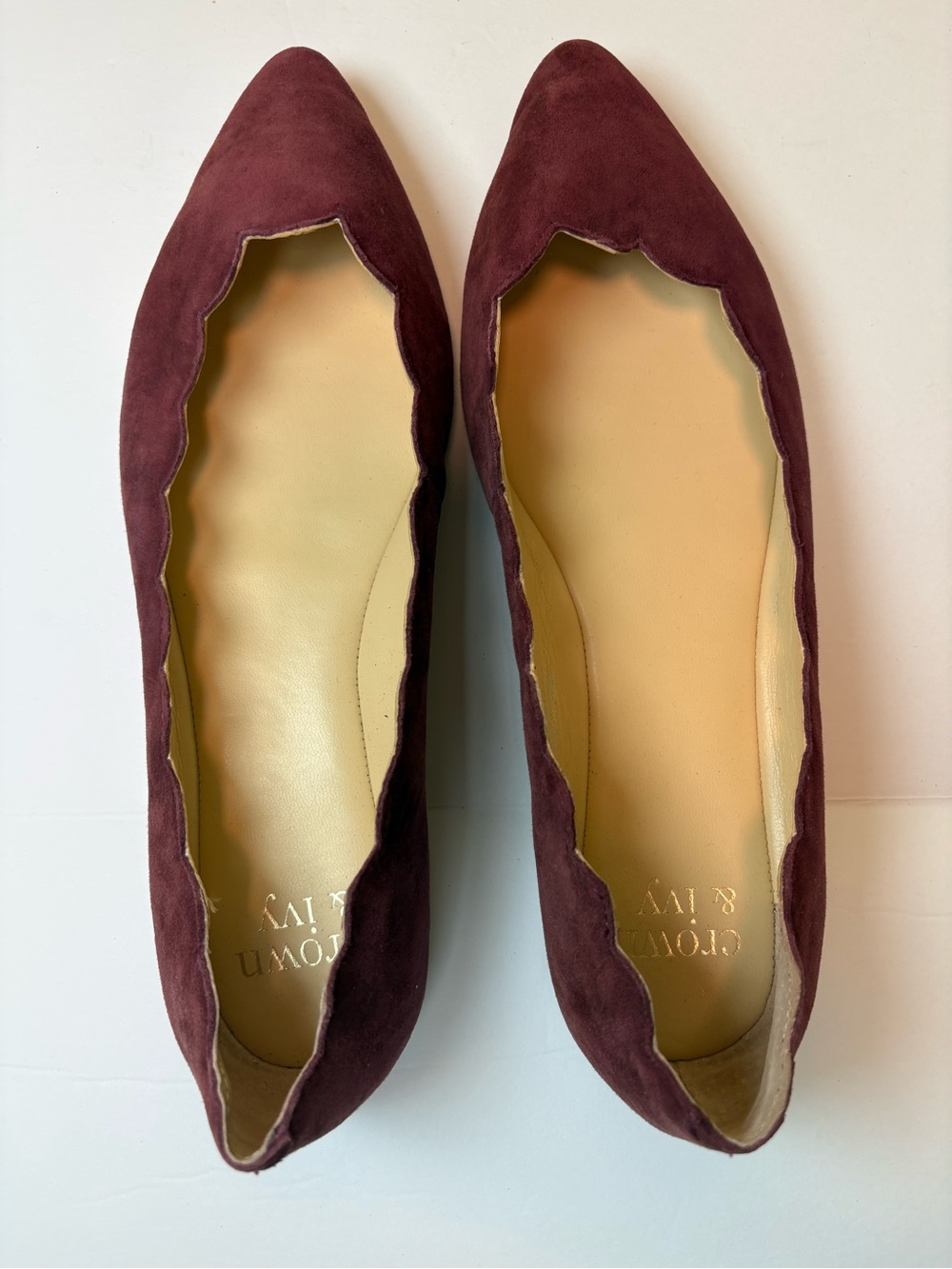 Crown & Ivy Calli Suede Flats Womens Burgundy Leather Scalloped Slip On Size 6